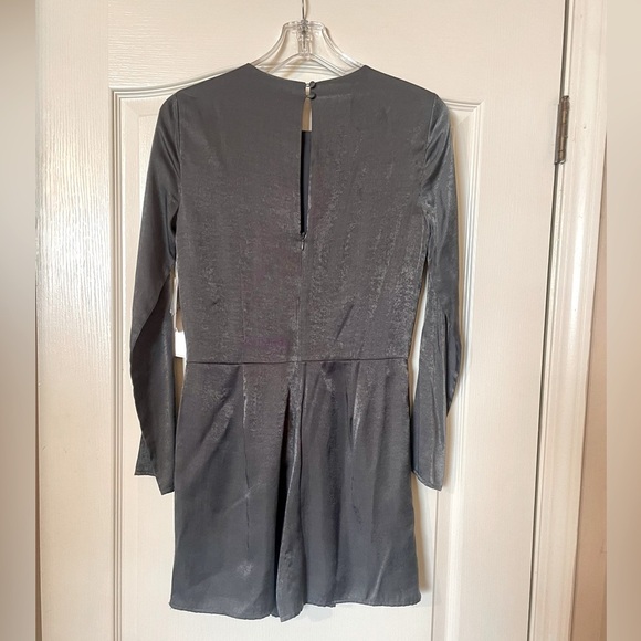 1.STATE Silt Gray Satin Short Romper Long Sleeve Black Side Stripe Size XS NWT - Picture 8 of 8